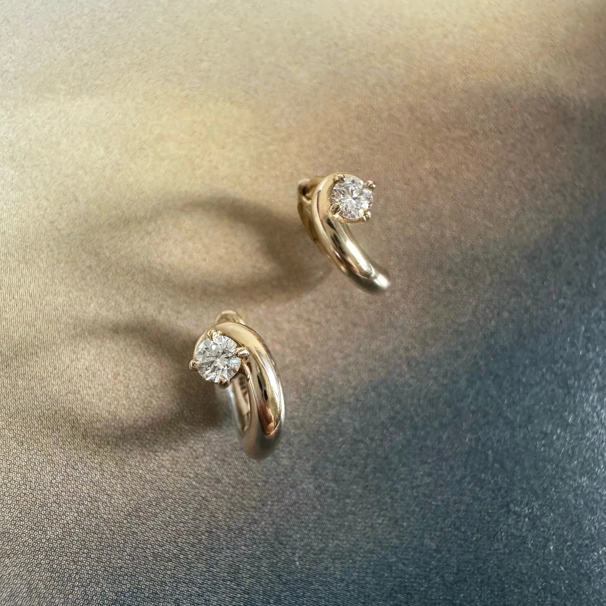 Petite Contour Diamond Huggies