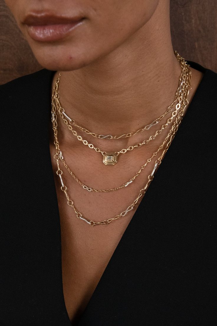 Large Motif Chain with Diamond Links