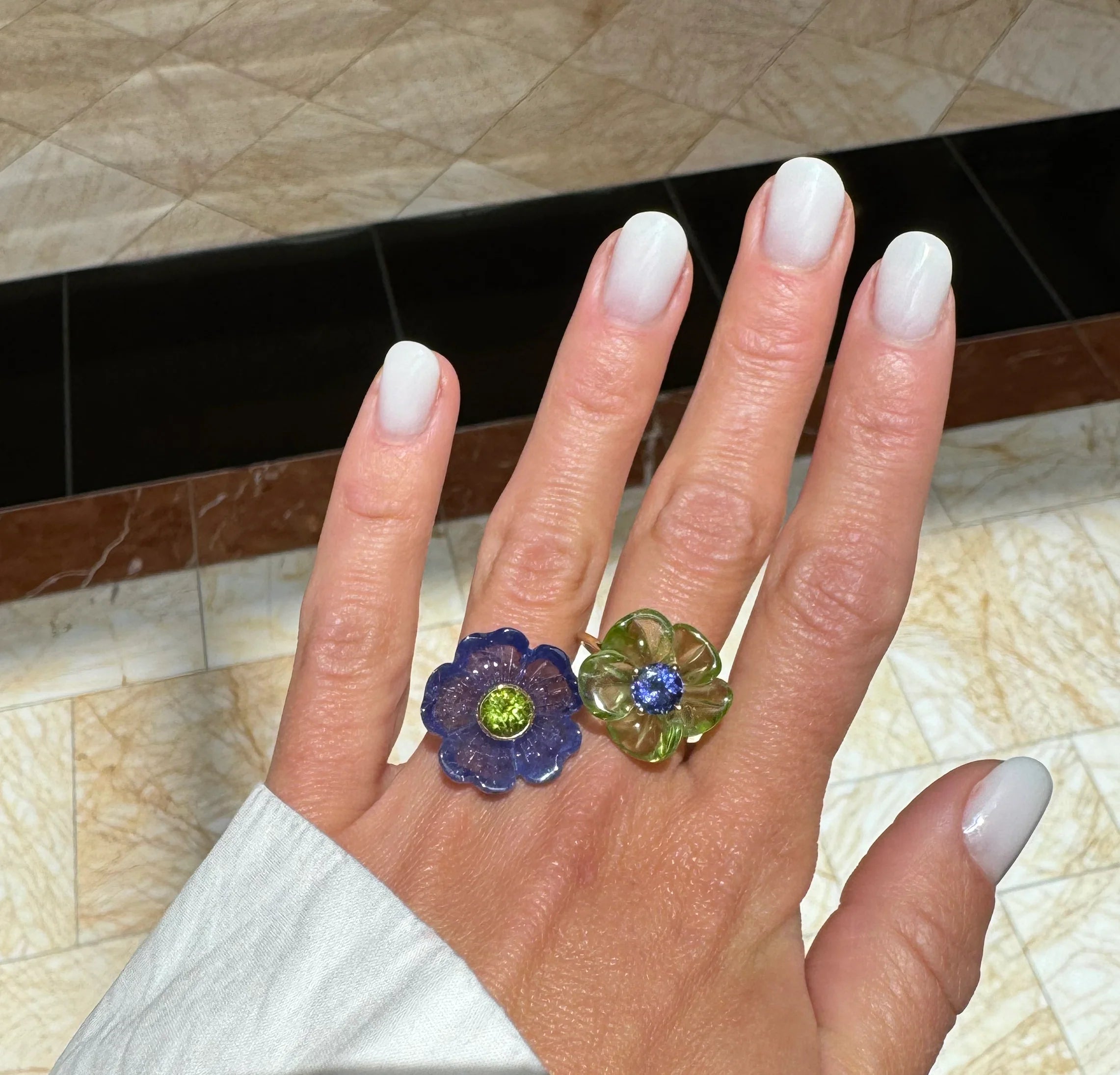 Island Flower Ring Medium Peridot Tanzanite
